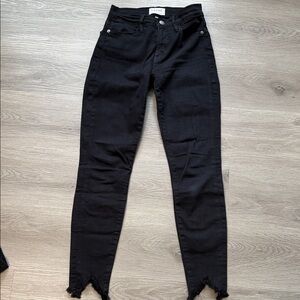 Frame Denim Black Skinny Jeans with Frayed Hem